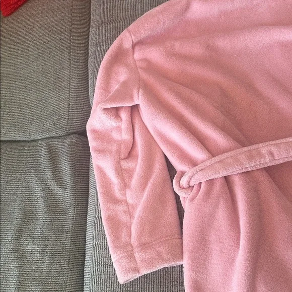 PINK Victoria's secret robe - Picture 10 of 10
